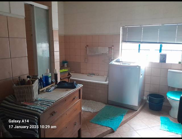 6 BEDROOM FREESTANDING FOR SALE IN BO-DORP